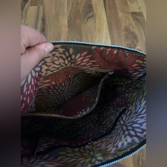 Lodis Elegant Black Shoulder Bag - Picture 4 of 8